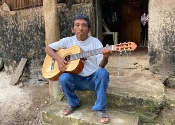 CANTAUTOR MAYA LUCHA POR PRESERVAR SU MÚSICA