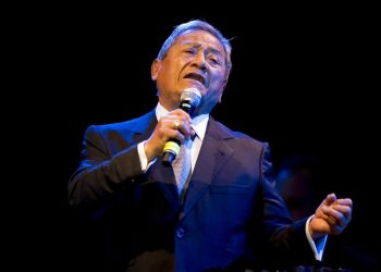 RINDEN HOMENAJE A ARMANDO MANZANERO CON EL TEMA «NO SÉ TÚ» EN «FUEGO ARDIENTE»