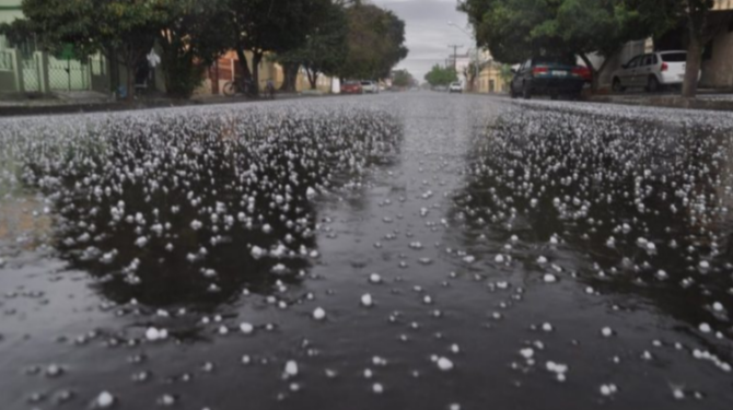 GRANIZADA DEJA SIN ENERGÍA ELÉCTRICA A LA COMUNIDAD DE SEÑOR EN FELIPE CARRILLO PUERTO