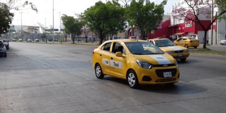DAN A CONOCER EN TABASCO ACUERDO QUE AMPLÍA HORARIO DE SERVICIO AL TRANSPORTE PÚBLICO