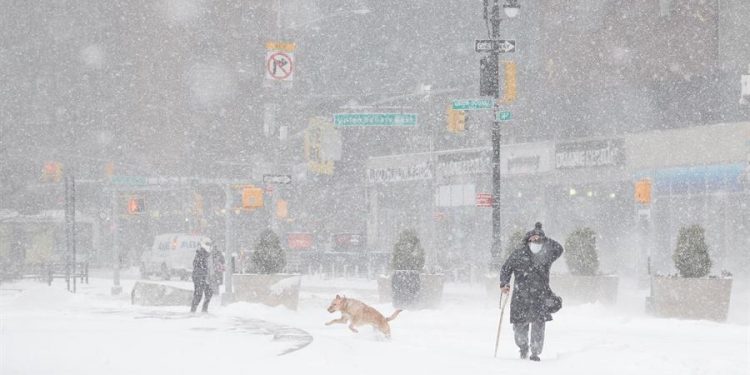 UN GRAN TEMPORAL CUBRE DE NIEVE NUEVA YORK Y TODO EL NORESTE DE EE.UU.