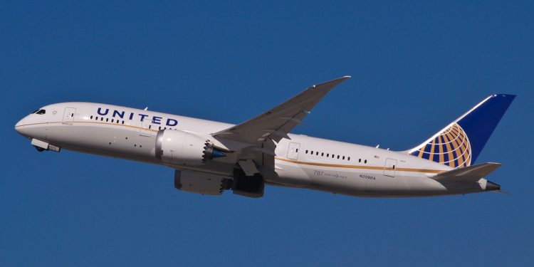 REPORTAN PERDIDA LA UBICACIÓN DEL VUELO HOUSTON-CANCÚN #UA1832 DE UNITED AIRLINES