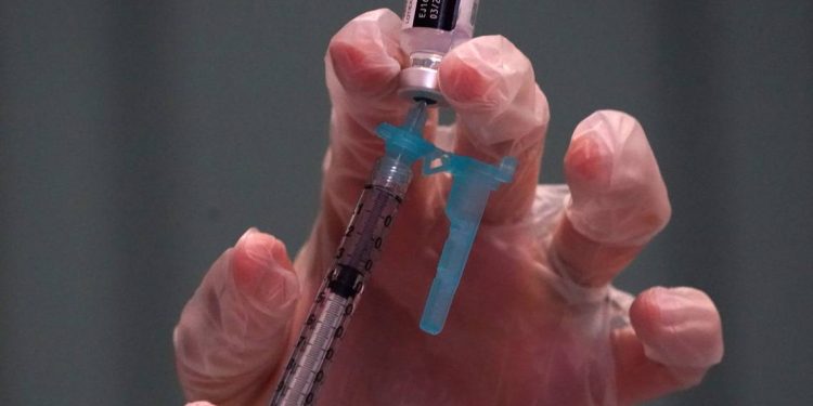 ENFERMERO ES DETENIDO EN JALISCO POR VENDER VACUNAS CONTRA COVID-19