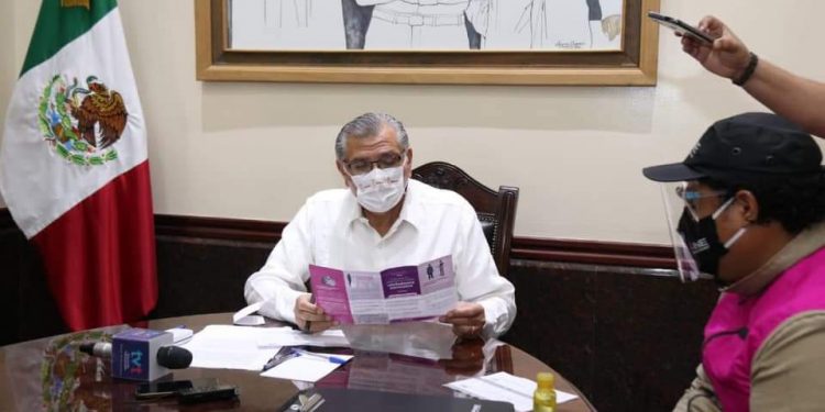 SELECCIONAN AL GOBERNADOR DE TABASCO PARA SER FUNCIONARIO DE CASILLA; LÓGICAMENTE RECHAZA EL NOMBRAMIENTO