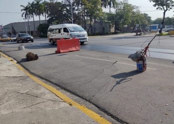 SE HUNDE EL PAVIMENTO POR LA ZONA CICOM EN VILLAHERMOSA