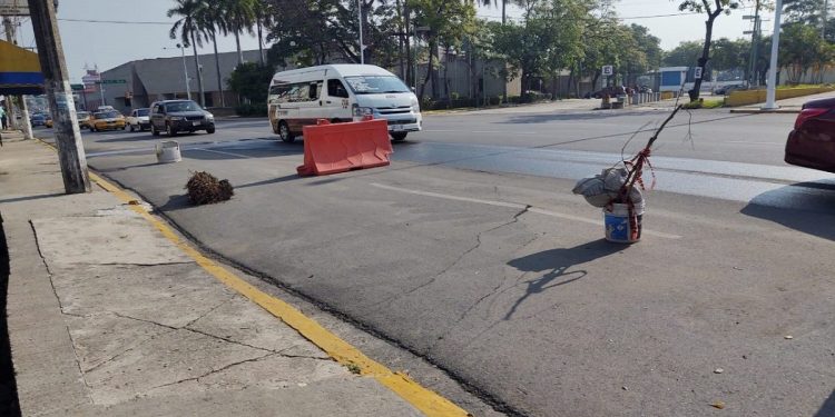 SE HUNDE EL PAVIMENTO POR LA ZONA CICOM EN VILLAHERMOSA