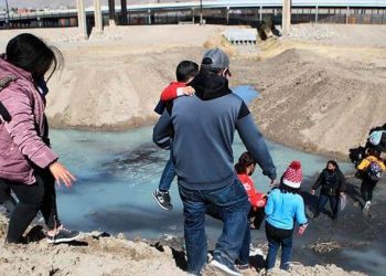 MÉXICO PIDE A MIGRANTES NO IR A LA FRONTERA CON EEUU PORQUE SIGUE RESTRINGIDA