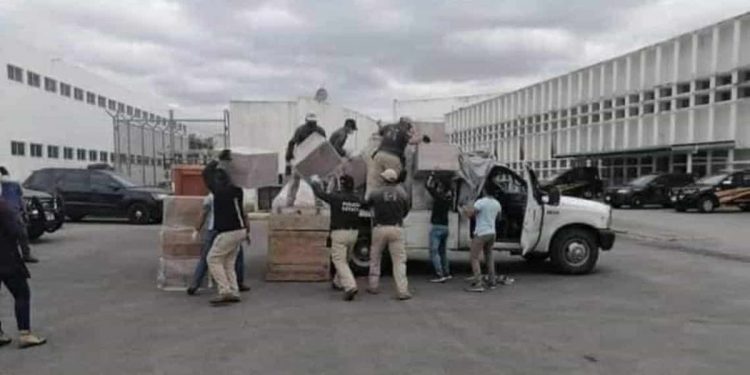 DETIENEN A TABASQUEÑO QUE TRANSPORTABA DROGA EN UN ROPERO