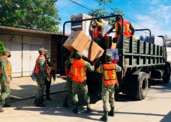 AGRADECEN HABITANTES DE CENTLA A SEDENA ENTREGA DE ENSERES