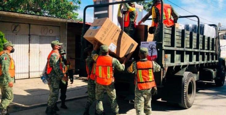 AGRADECEN HABITANTES DE CENTLA A SEDENA ENTREGA DE ENSERES
