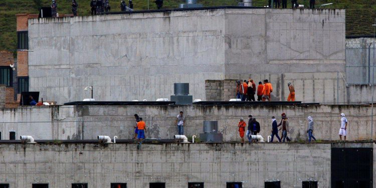 AUMENTA A 79 LOS MUERTOS TRAS MOTINES EN CÁRCELES DE ECUADOR