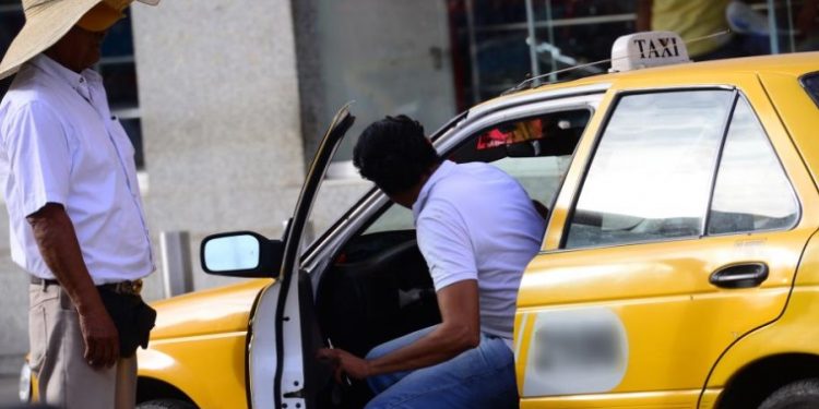 DISMINUYE SEMOVI UNIDADES PIRATAS DE TAXIS AMARILLOS