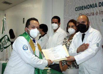CELEBRA IMSS QUINTANA ROO GRADUACIÓN DE 26 NUEVOS ESPECIALISTAS