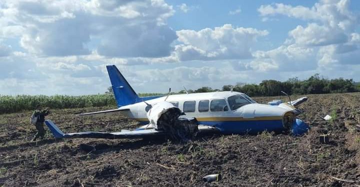 AVIONETA ATERRIZA DE EMERGENCIA EN LA COMUNIDAD DE SERGIO BUTRÓN CASAS