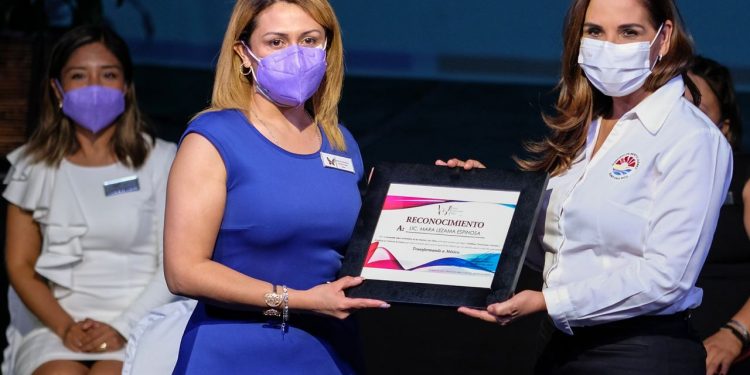 RECONOCEN LABOR DE LA PRESIDENTE MUNICIPAL EN FAVOR DE LAS MUJERES