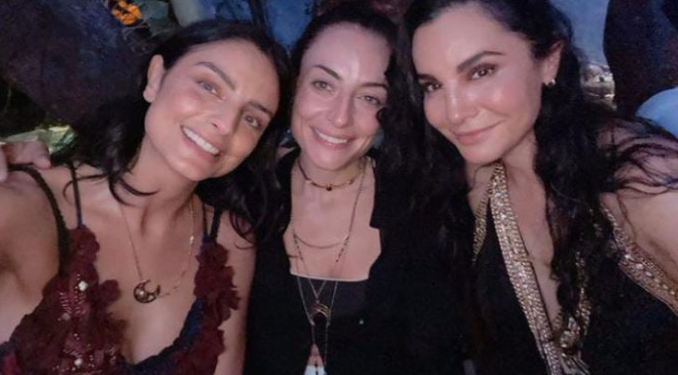 AISLINN DERBEZ RECIBE SUS 34 AÑOS EN TULUM