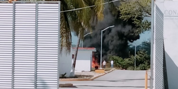 FUEGO EN PLANTA DE TRATAMIENTO DE COMISIÓN DE AGUA POTABLE Y ALCANTARILLADO CAUSA PÁNICO
