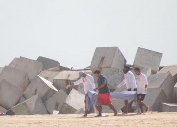 MUEREN DOS PERSONAS AHOGADAS EN PLAYA GAVIOTAS, SOLO UN CUERPO HA APARECIDO