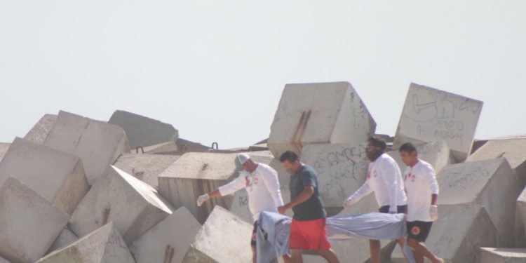 MUEREN DOS PERSONAS AHOGADAS EN PLAYA GAVIOTAS, SOLO UN CUERPO HA APARECIDO