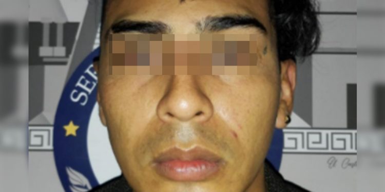 DETIENEN A DOS SUJETOS EN POSESIÓN DE DIFERENTES DOSIS DE DROGAS