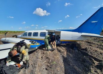 SEDENA BRINDÓ ASISTENCIA A TRIPULANTES DE AERONAVE ACCIDENTADA