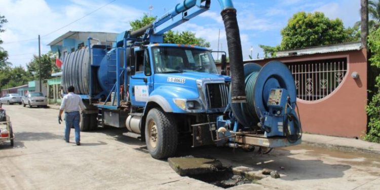 REALIZA CEAS TRABAJOS DE DESAZOLVE EN JALAPA