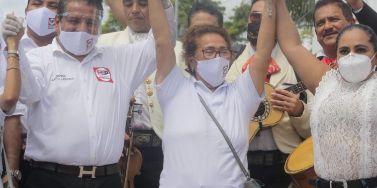 EL CANDIDATO DEL PARTIDO REDES SOCIALES PROGRESISTAS A LA PRESIDENCIA MUNICIPAL DE SOLIDARIDAD, CÉSAR GARCÍA LAGUNAS, PRESENTA SU REGISTRO ANTE EL IEQROO