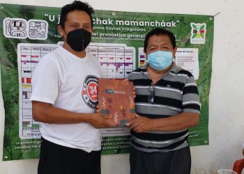 DONAN A LA CASA DE LA CRÓNICA EL LIBRO “IXI’IMO’ON” TRADUCIDO A LA LENGUA MAYA