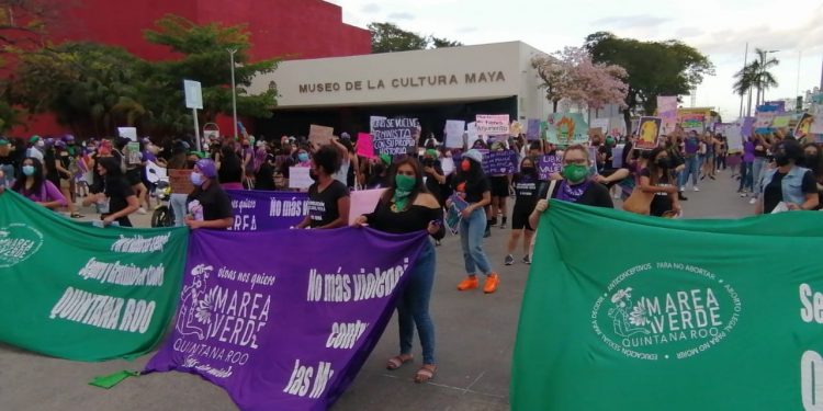 FEMINISTAS REALIZAN MARCHA Y MITIN EN CHETUMAL POR EL DÍA INTERNACIONAL DE LA MUJER