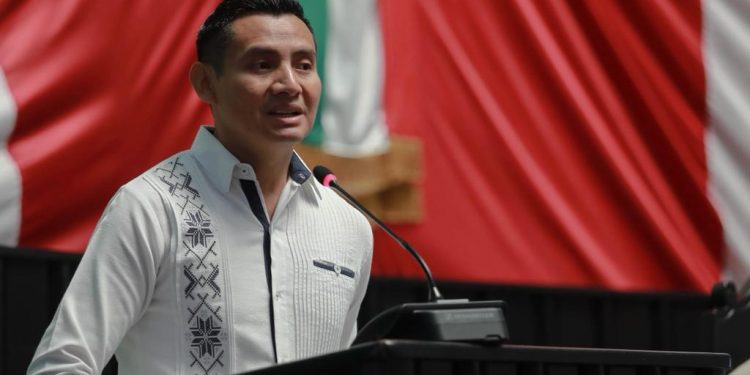 ALBERTO BATUN PIDE LICENCIA, VA DIPUTACIÓN FEDERAL 03