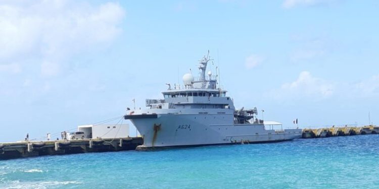 BUQUE DE LA MARINA DE FRANCIA ATRACA EN EL MUELLE DE PUNTA LANGOSTA EN COZUMEL