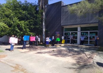 DOCENTES EXIGEN REGULARIZACIÓN DE CLAVES PARA MEJORAR SUS CONDICIONES LABORALES