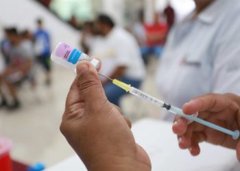 VACUNADOS YA NO CONTAGIAN PERO SÍ PUEDEN SER INFECTADOS CON COVID-19