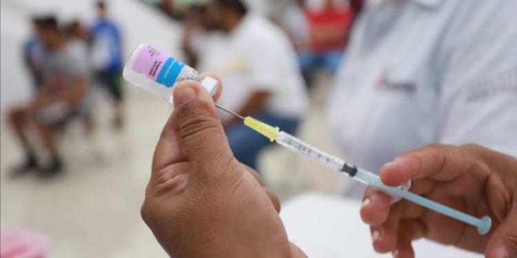 VACUNADOS YA NO CONTAGIAN PERO SÍ PUEDEN SER INFECTADOS CON COVID-19