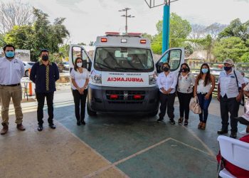 ENTREGAN AMBULANCIA A LA COMUNIDAD DE X-PICHIL EN FELIPE CARRILLO PUERTO