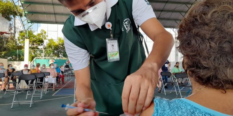 CANCÚN EJEMPLO DE VACUNACIÓN CONTRA EL COVID 19