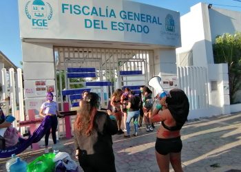 SE MANIFIESTA LA RFQ EN LA FGE PARA EXIGIR JUSTICIA POR LA MUERTE DE CINCO MUJERES EN 24 HORAS