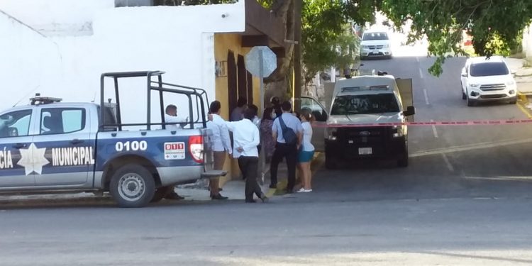 HOMBRE SE SUICIDA AHORCÁNDOSE EN UN ÁRBOL DE AGUACATE