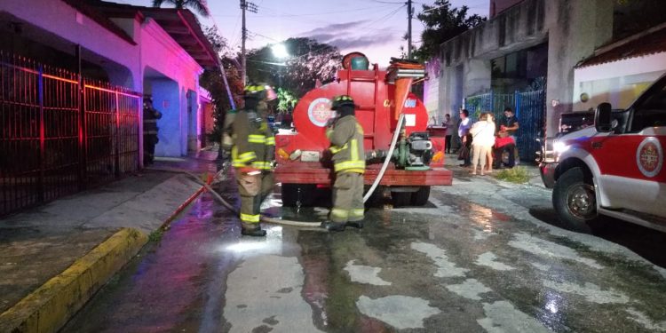 INCENDIO CALCINA PARTE DE VIVIENDA EN CANCÚN