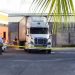 TRÁILER DERRIBA POSTE DE LUZ EN EL AUTOZONE DE LA INSURGENTES