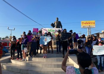 FEMINISTAS MARCHAS POR LAS CALLES DE FCP Y REALIZAN MITIN PARA EXIGIR JUSTICIA POR FEMINICIDIOS
