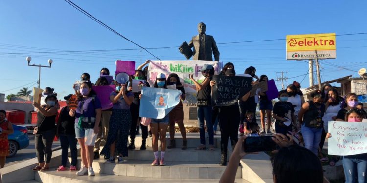 FEMINISTAS MARCHAS POR LAS CALLES DE FCP Y REALIZAN MITIN PARA EXIGIR JUSTICIA POR FEMINICIDIOS