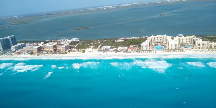 LA SECRETARÍA DE MARINA-ARMADA DE MÉXICO MANTIENE ACCIONES PARA LA CONTENCIÓN DEL FENÓMENO ATÍPICO DEL SARGAZO EN EL ESTADO DE QUINTANA ROO