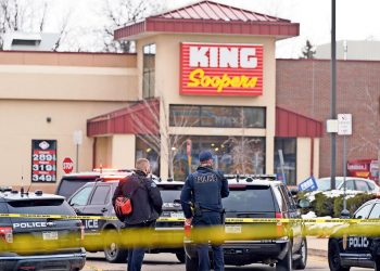 TIROTEO EN SUPERMERCADO DE COLORADO DEJA 10 MUERTOS
