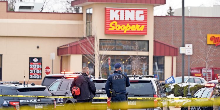 TIROTEO EN SUPERMERCADO DE COLORADO DEJA 10 MUERTOS