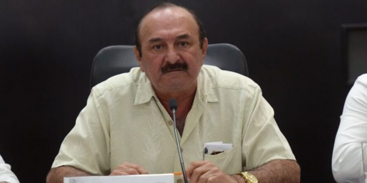 SOLICITA LICENCIA ROBERTO ERALES, BUSCA DIPUTACIÓN FEDERAL