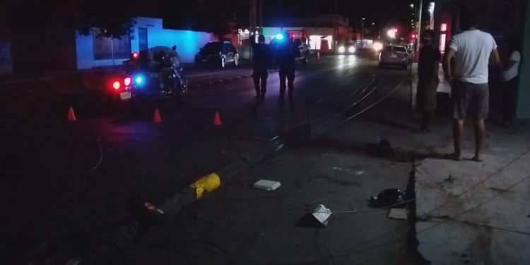 CONDUCTOR EBRIO DERRIBA 3 POSTES DE TELEFONÍA EN LA COLONIA CENTRO