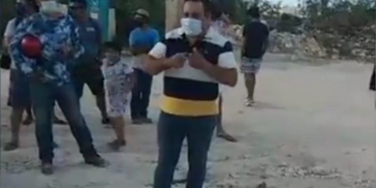 INVASORES EN COZUMEL NO QUIEREN NEGOCIAR CON AUTORIDADES