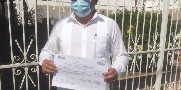 RECIBE ERICK ESTRELLA SU CONSTANCIA DE REGISTRO COMO CANDIDATO INDEPENDIENTE