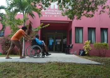 ATIENDE CRIM ISLA MUJERES A FAMILIAS ISLEÑAS, MANTENIENDO MEDIDAS SANITARIAS POR EL COVID-19